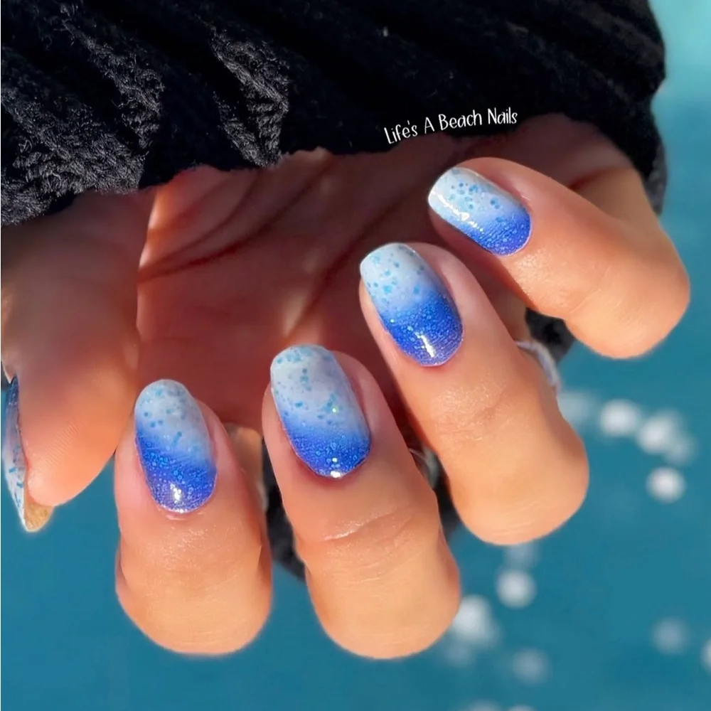 *Exclusive* Color Street: Frosted Fizz | Blue Ombre Glitter Winter Holiday Party - Picture 2 of 12
